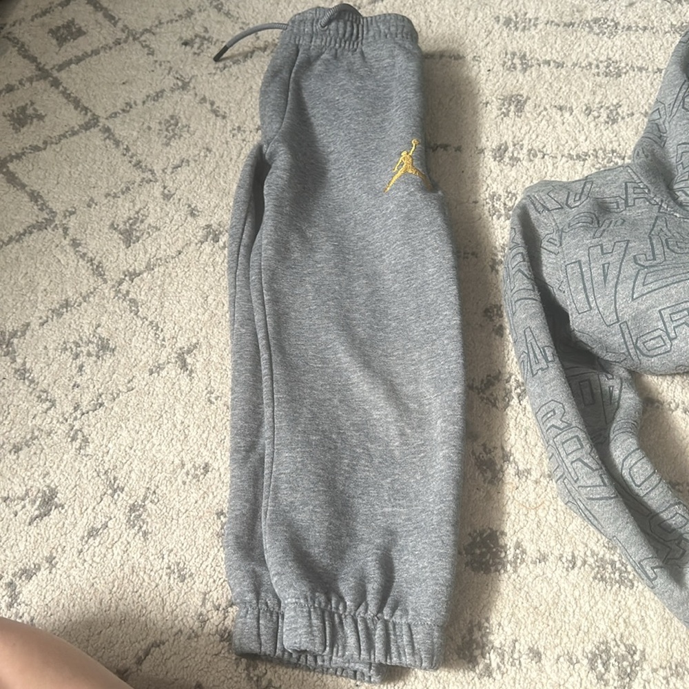Nike Jordan  boys sweatsuit - Picture 2 of 6